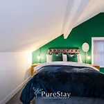 Beautiful Bradford Home Sleeps 10 With Parking By Purestay Short Stays