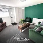 Beautiful Bradford Home Sleeps 10 With Parking By Purestay Short Stays