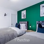 Beautiful Bradford Home Sleeps 10 With Parking By Purestay Short Stays