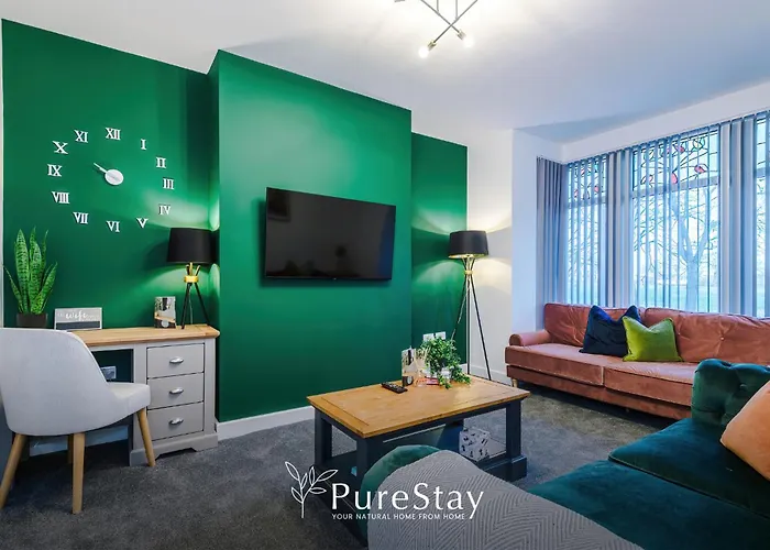 Beautiful Bradford Home Sleeps 10 With Parking By Purestay Short Stays