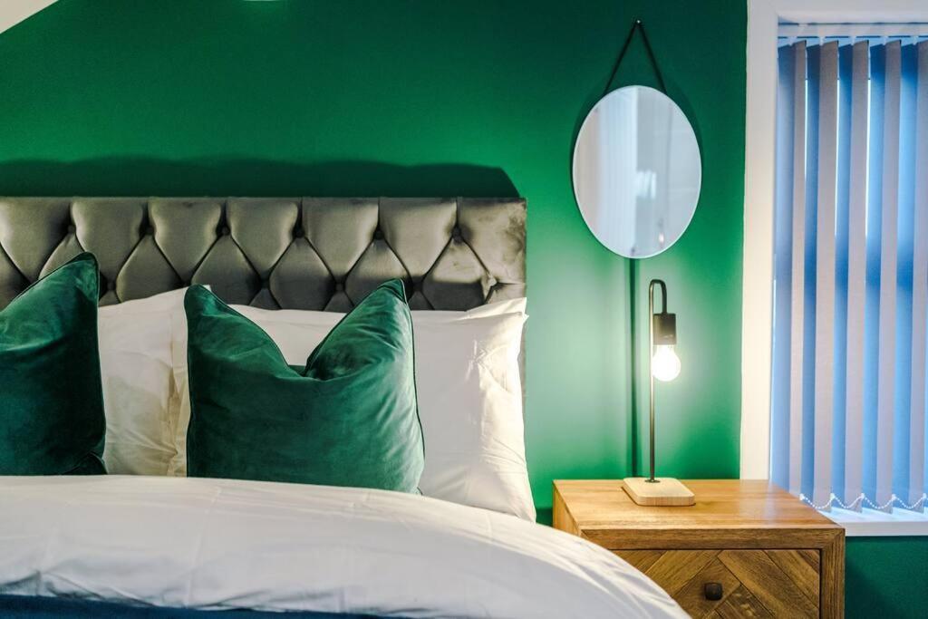 Beautiful Bradford Sleeps 10 With Parking By Purestay Short *