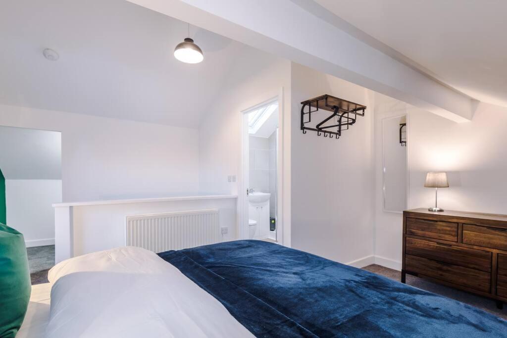 Beautiful Bradford Sleeps 10 With Parking By Purestay Short Bradford (West Yorkshire)