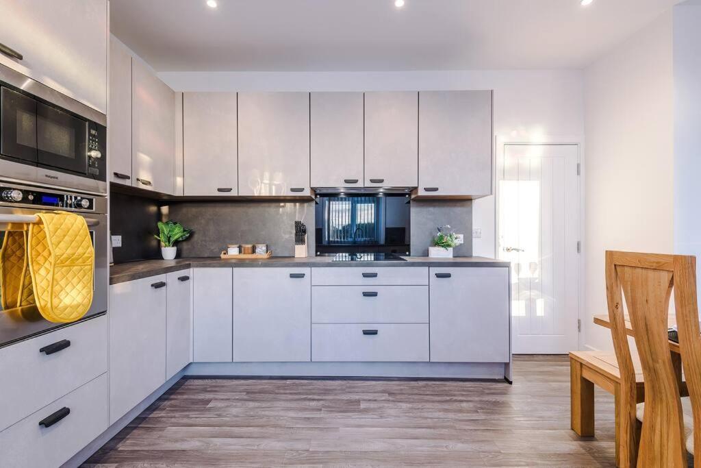 Beautiful Bradford Sleeps 10 With Parking By Purestay Short Bradford (West Yorkshire)