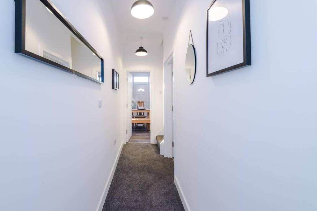 Beautiful Bradford Sleeps 10 With Parking By Purestay Short Bradford (West Yorkshire)