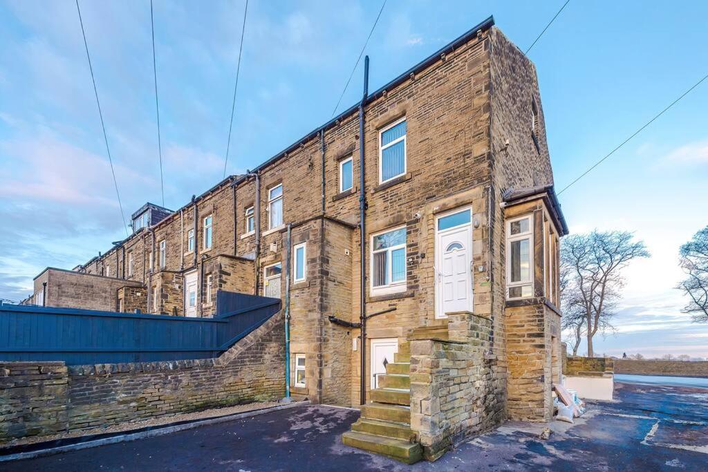 Beautiful Bradford Sleeps 10 With Parking By Purestay Short *