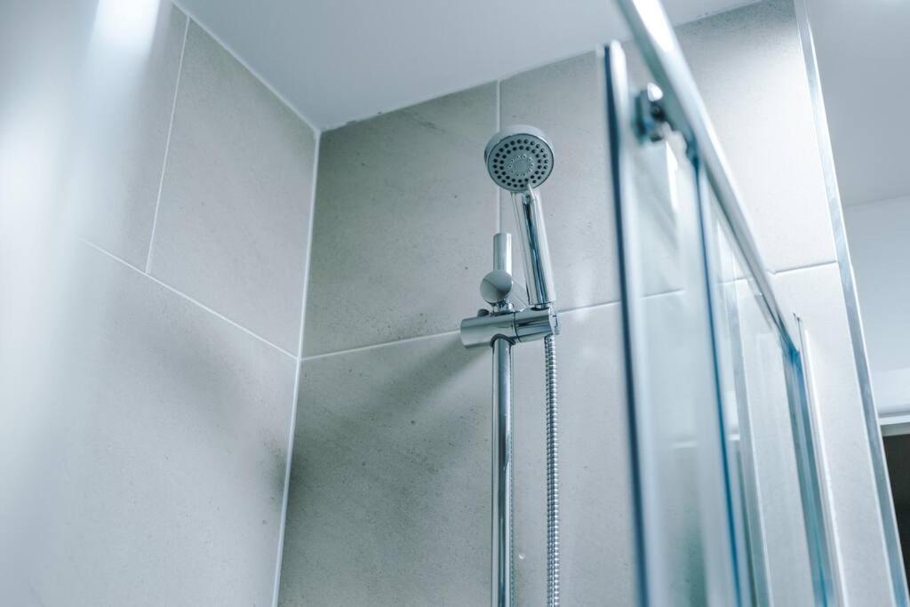 Beautiful Bradford Sleeps 10 With Parking By Purestay Short Bradford (West Yorkshire)