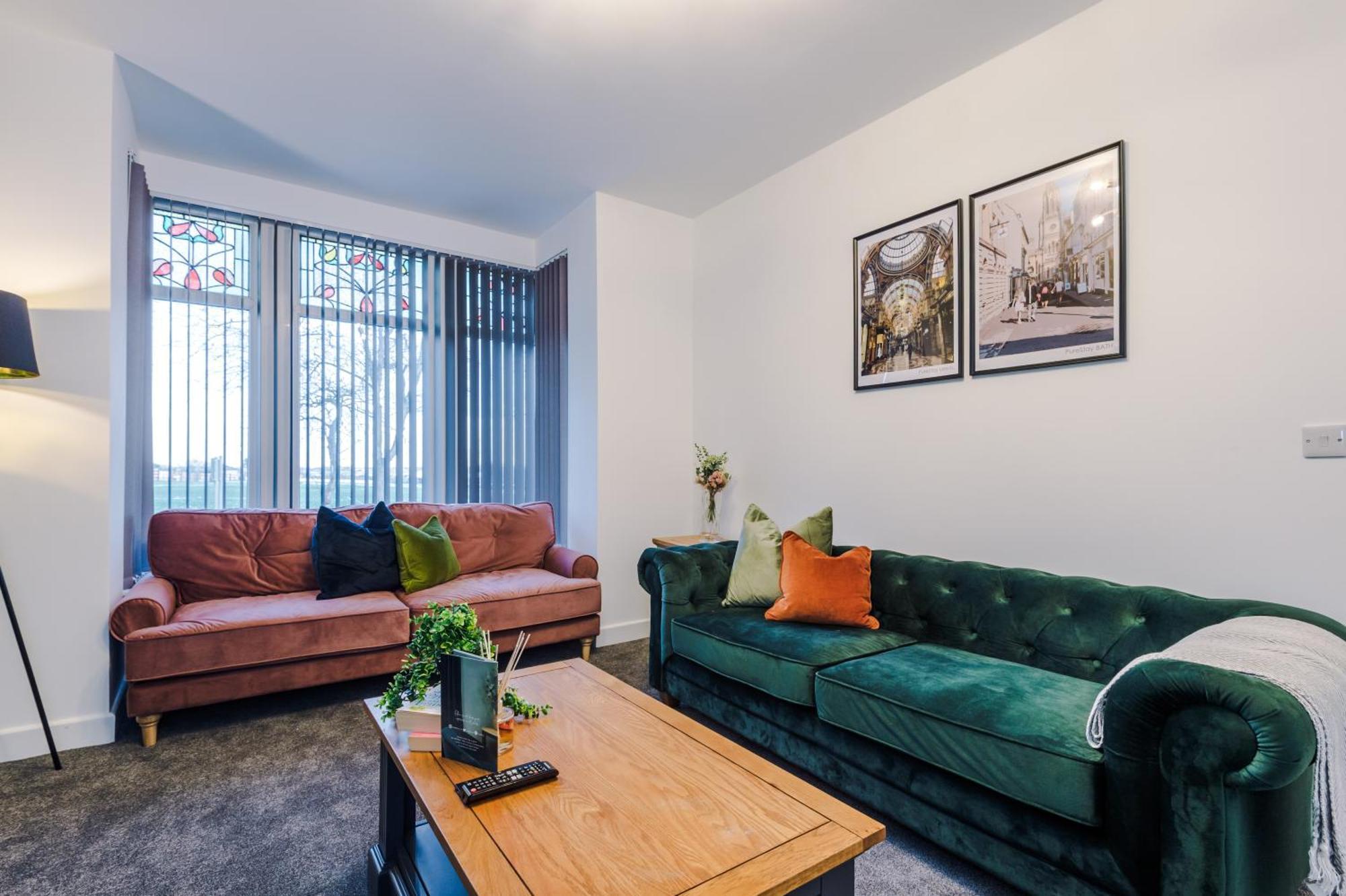 Holiday home Beautiful Bradford Sleeps 10 With Parking By Purestay Short