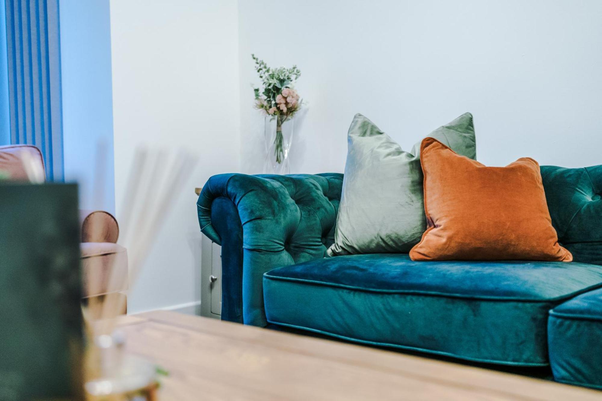 Beautiful Bradford Sleeps 10 With Parking By Purestay Short Holiday home