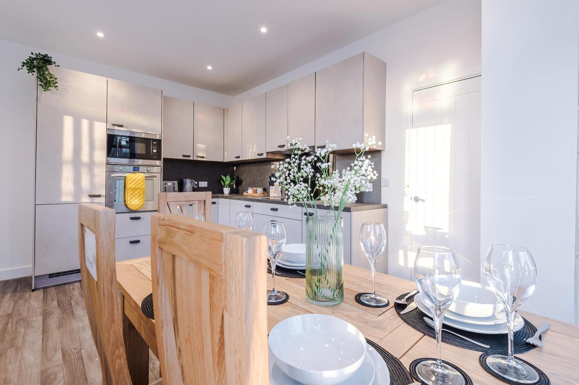Beautiful Bradford Sleeps 10 With Parking By Purestay Short * Bradford (West Yorkshire)