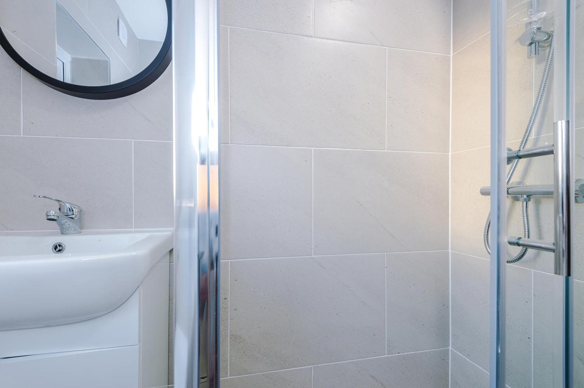 Beautiful Bradford Sleeps 10 With Parking By Purestay Short Bradford (West Yorkshire)