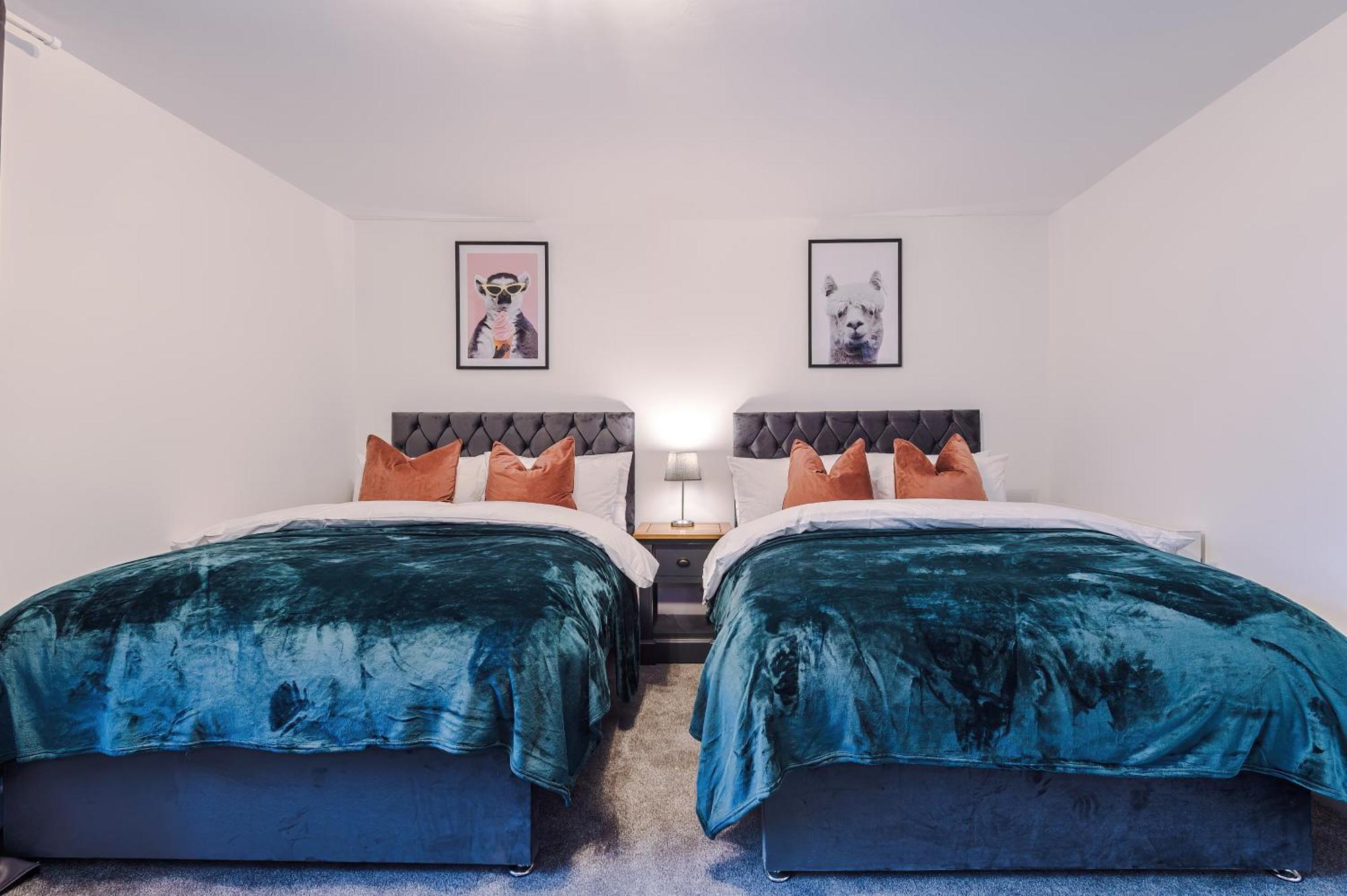 Beautiful Bradford Sleeps 10 With Parking By Purestay Short Holiday home