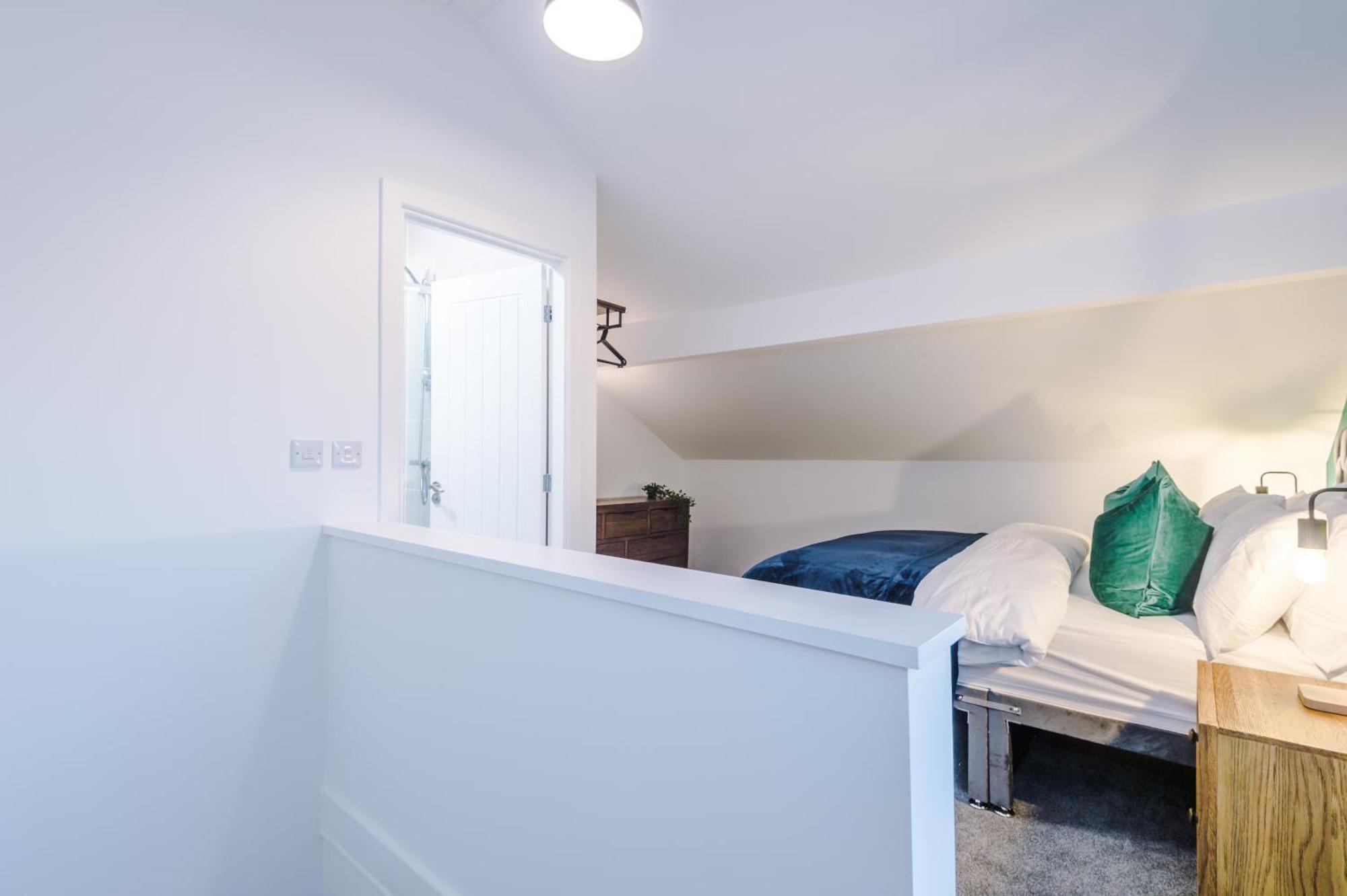 Holiday home Beautiful Bradford Sleeps 10 With Parking By Purestay Short *