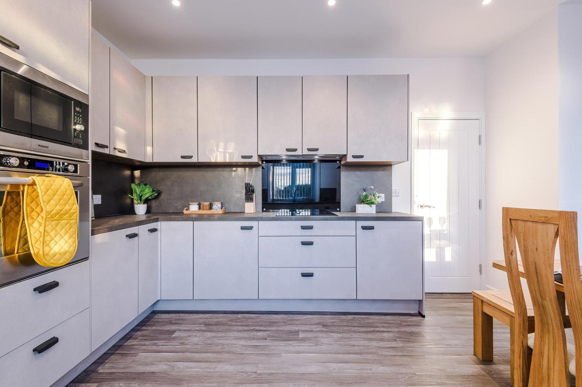 Beautiful Bradford Sleeps 10 With Parking By Purestay Short Holiday home Bradford (West Yorkshire)