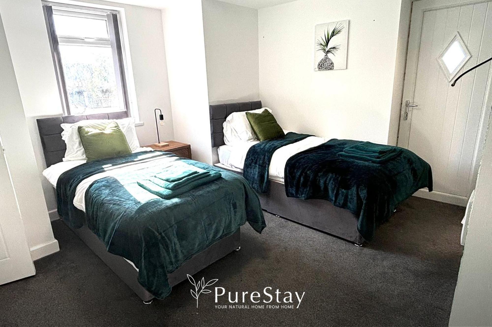 Holiday home Beautiful Bradford Sleeps 10 With Parking By Purestay Short *