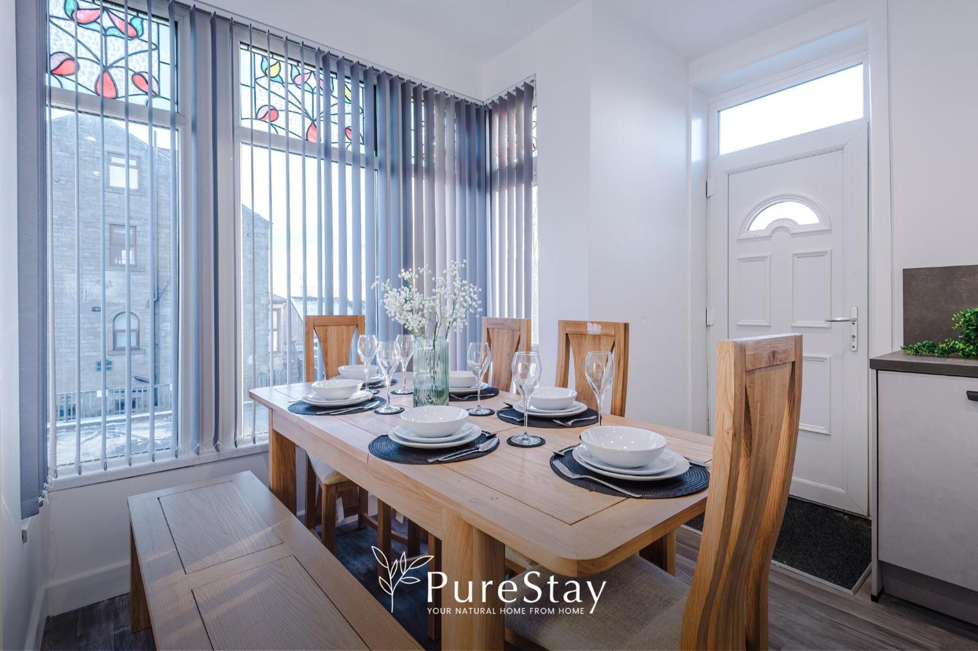 Beautiful Bradford Sleeps 10 With Parking By Purestay Short Holiday home *